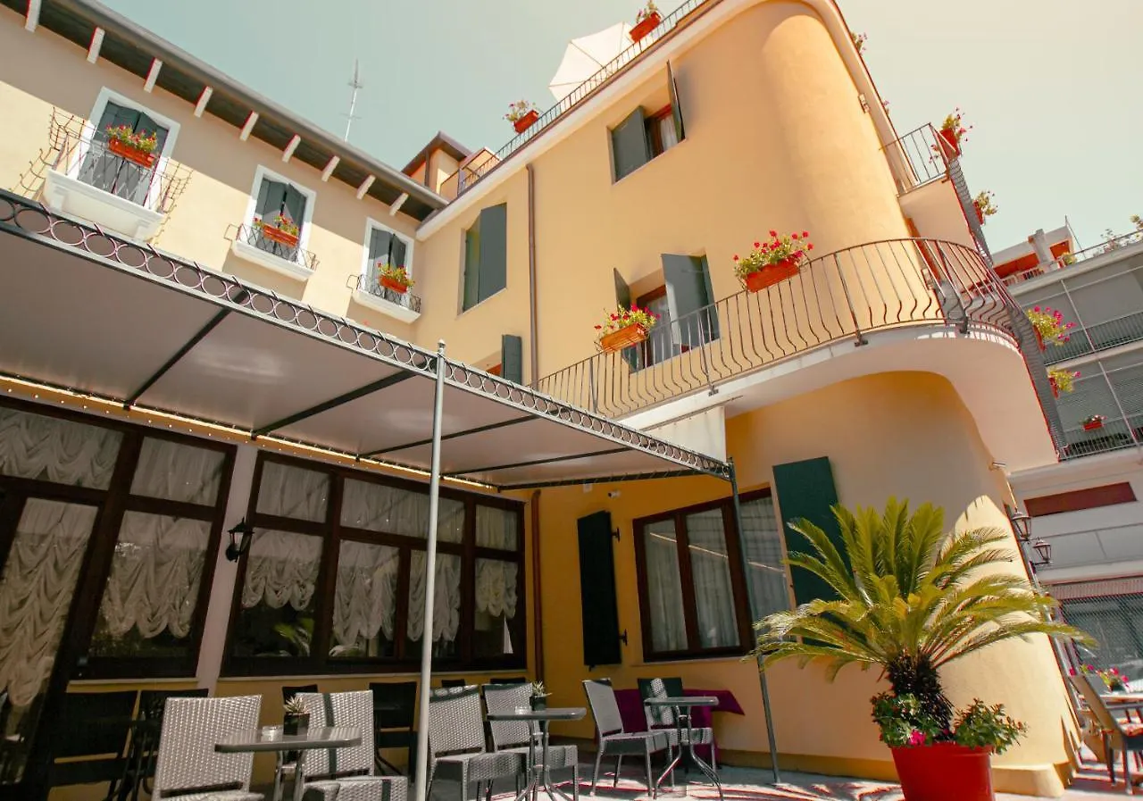 Hotel Villa Edera Венеция-Лидо