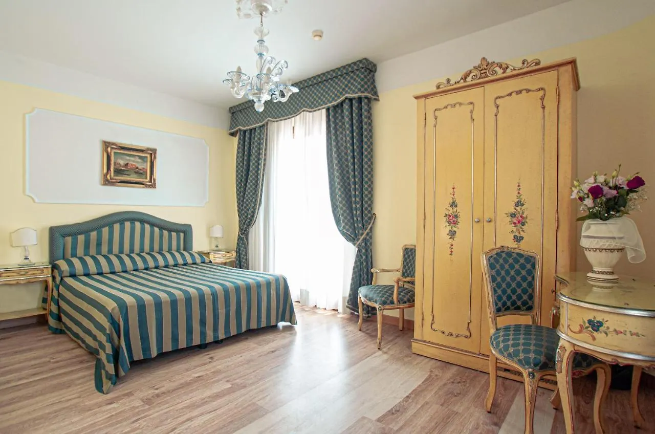 Hotel Villa Edera Венеция-Лидо 3*,  Италия