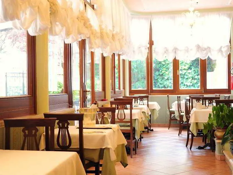 Hotel Villa Edera Венеция-Лидо 3*,