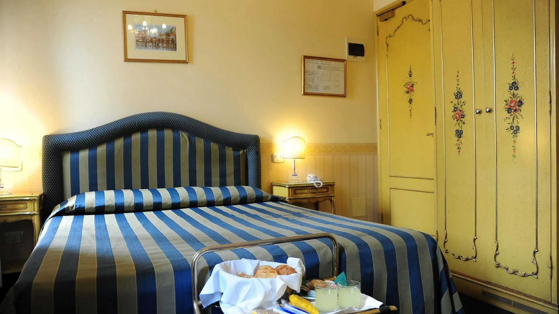 Hotel Villa Edera Lido di Venezia 3*,